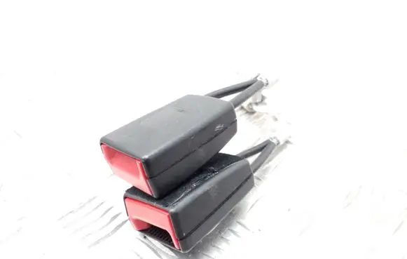 Middle seatbelt buckle (rear)