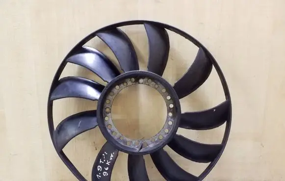 Volkswagen PASSAT B5.5 Fan impeller 058121301D