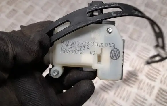 Fuel tank cap lock motor