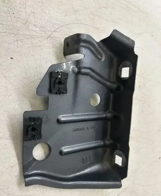 Citroen C4 Grand Picasso Fender mounting bracket 538331A