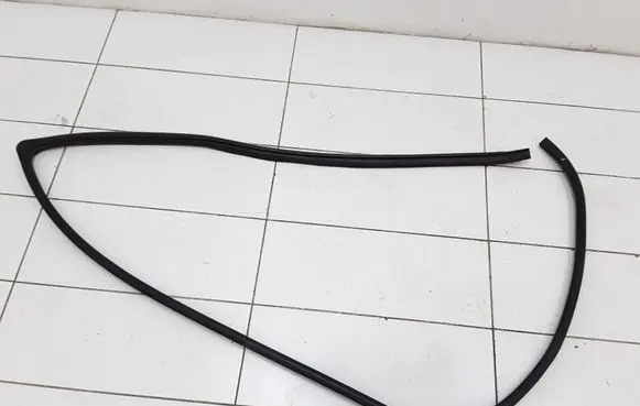 Toyota Corolla Verso AR10 Front door rubber seal