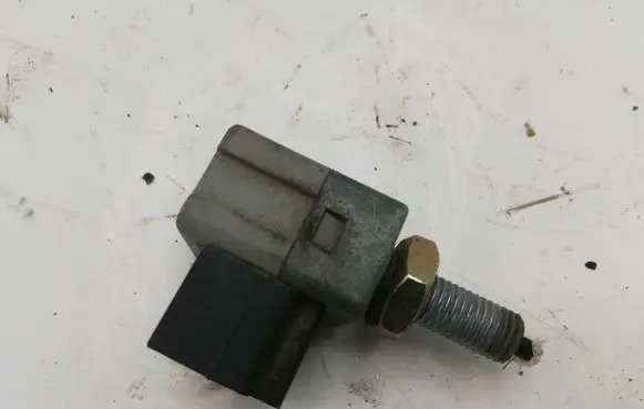 Hyundai Santa Fe Brake pedal sensor switch 9381038110