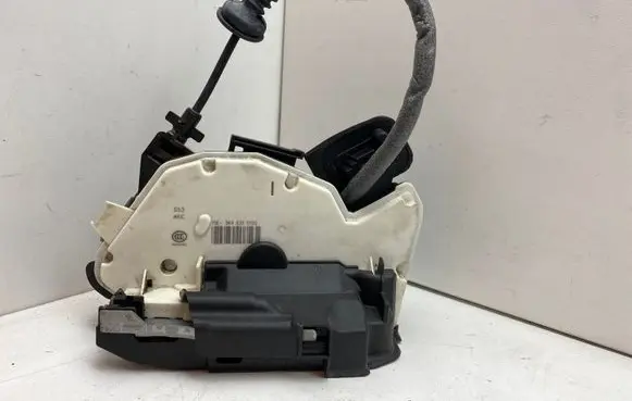 Volkswagen Golf VII Rear door lock 5K4839015Q