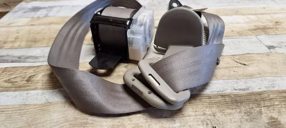Rear seatbelt