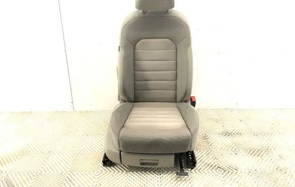 Volkswagen Golf VII Front passenger seat 
