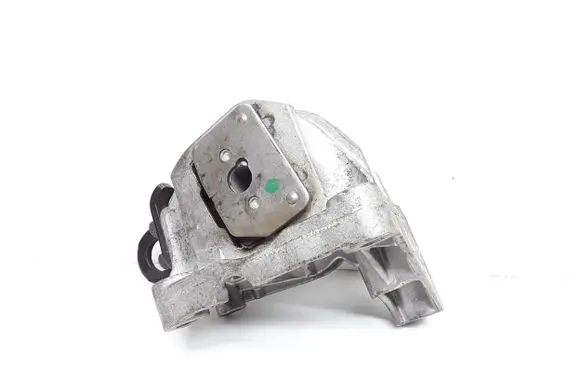 Volvo XC90 Engine mount bracket