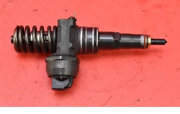 Volkswagen Golf IV Fuel injector 038130073AJ
