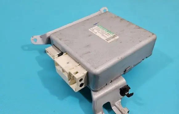 Toyota Avensis T270 Central body control module 89650-05140 IMPRK1482441