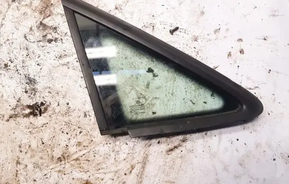 Volkswagen Touran I Front triangle window/glass 