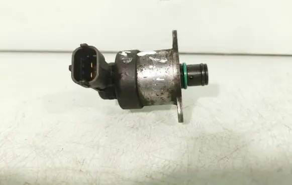 Volvo V70 Fuel pressure regulator 
