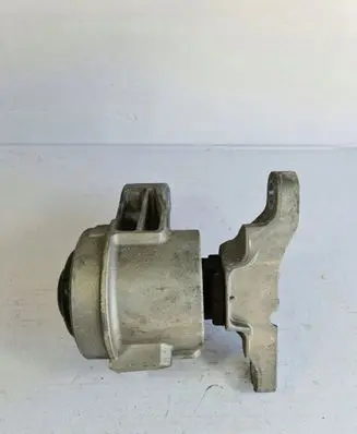 Ford Mondeo MK V Engine mount bracket