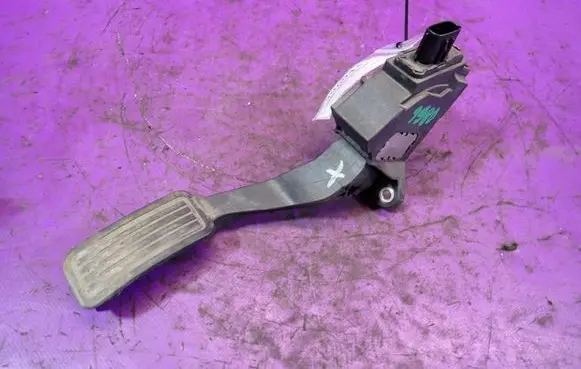 Toyota Yaris Accelerator throttle pedal