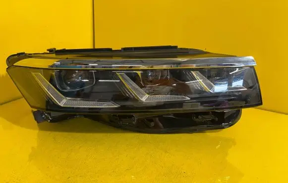 Volkswagen Touareg III Headlight/headlamp 761941082