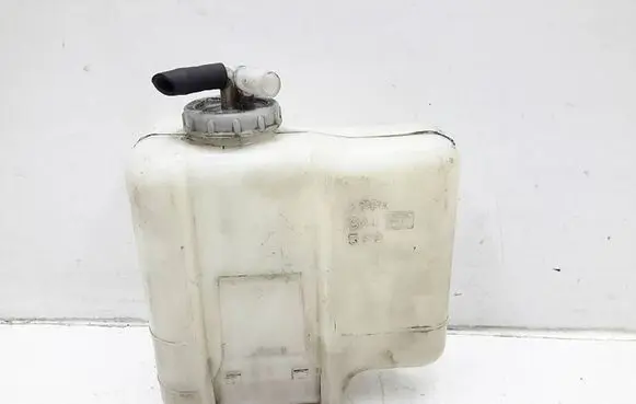 Mitsubishi Pajero Coolant expansion tank/reservoir