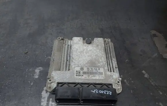 Volkswagen Golf V Engine control unit/module 03G906016CB 0281011900