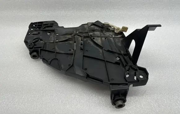 Volkswagen Touareg I Headlight/headlamp mounting bracket 16464600
