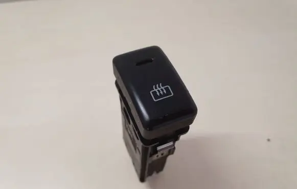 Opel Frontera B Windscreen/window heater switch M18872