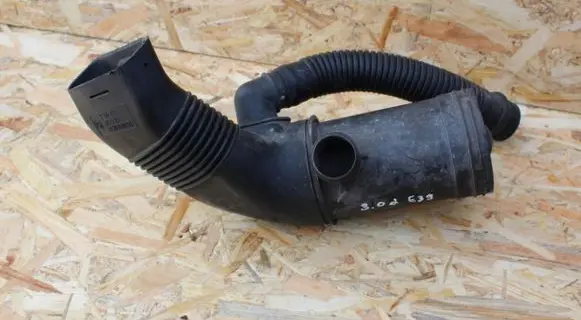 BMW 5 E39 Intercooler hose/pipe 7786221