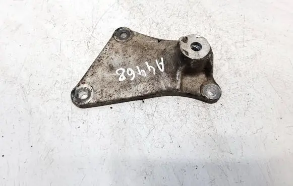 Engine mounting bracket