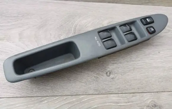 Toyota Avensis Verso Electric window control switch 84040-44030 514569 84040