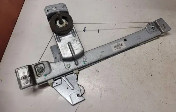 Rear door manual window regulator