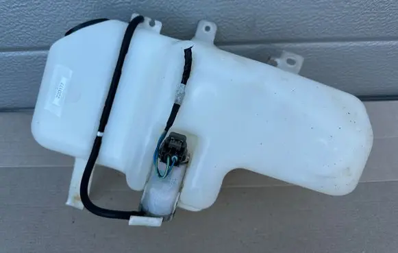 Nissan King Cab, Navara Windshield washer fluid reservoir/tank 28910VK400