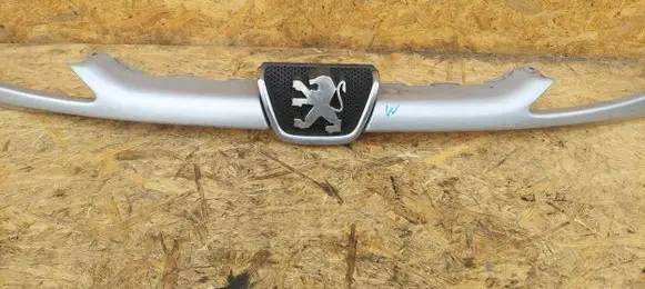 Peugeot 206 Front bumper upper radiator grill ddddd