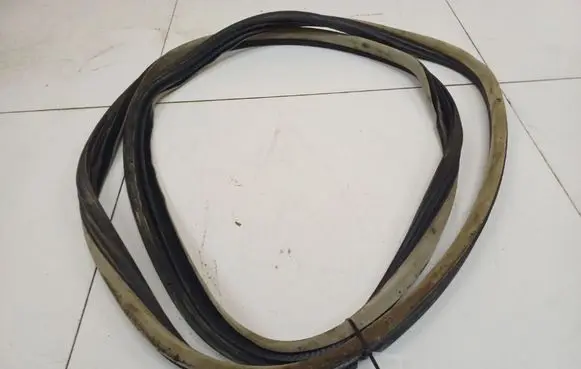 Volkswagen PASSAT B6 Rubber seal front coupe door 
