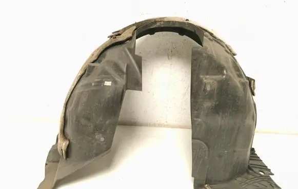 Front wheel arch liner splash guards