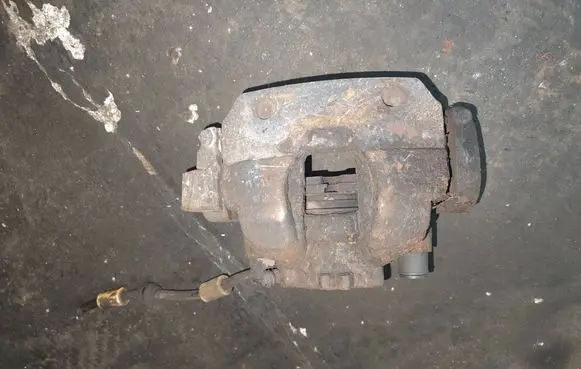 Volvo XC60 Front brake caliper