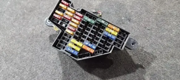 Volkswagen PASSAT B6 Fuse box set 050407 02229