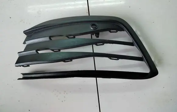 Volkswagen Golf VIII Front bumper lower grill 5H0856665J