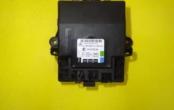 Mercedes-Benz B W245 Door control unit/module A1698209126 05072364