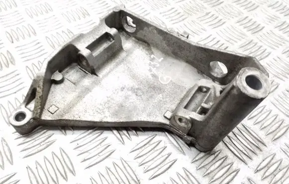 Volkswagen Transporter - Caravelle T5 Generator/alternator bracket 070903143C