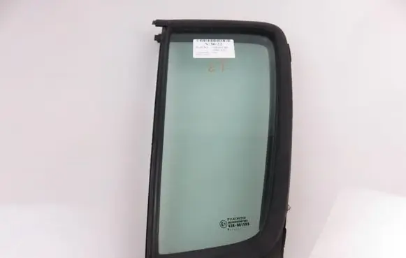 Suzuki Swift I Rear side window 