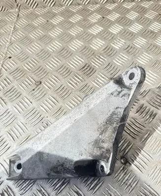 Engine mounting bracket