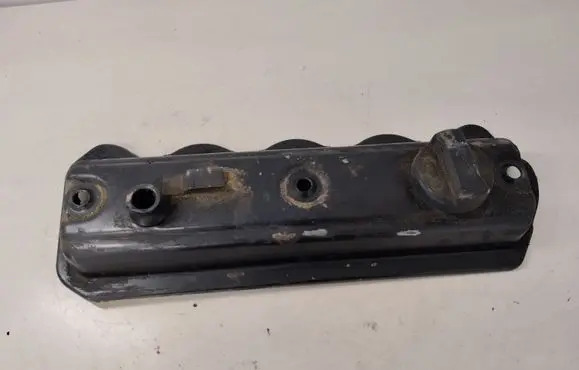 Audi A4 S4 B5 8D Rocker cam cover 