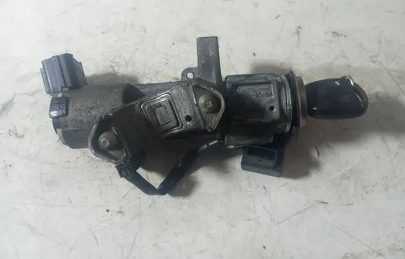 Toyota Avensis T250 Ignition lock 450200504