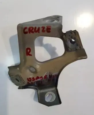 Chevrolet Cruze Fender mounting bracket