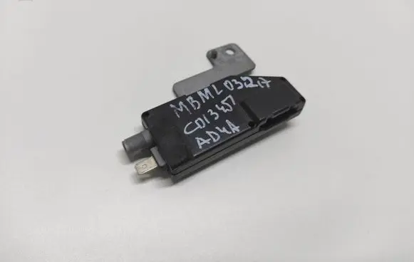 Mercedes-Benz ML W163 Aerial antenna amplifier 1638200089