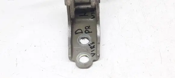 Honda CR-V Front door upper hinge
