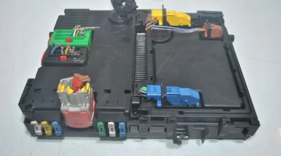 Peugeot 206 Fuse module 9626460880