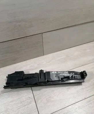 BMW 1 E81 E87 Radiator mount bracket 7524912