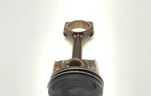 Seat Altea XL Piston with connecting rod CAX