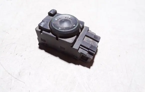 Wing mirror switch