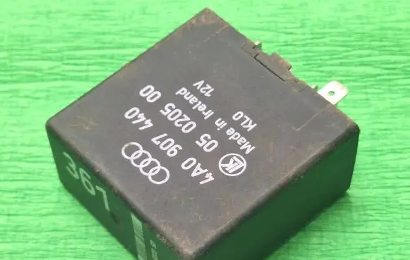 Audi A6 S6 C5 4B Window wiper interval relay 4A0907440 05020500