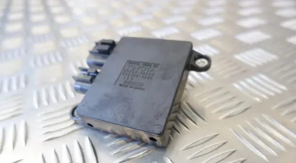 Lexus RX 450H Fan control module 8925726020