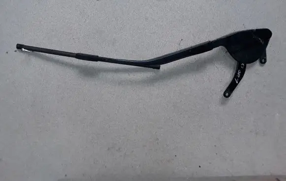 Lexus RX 330 - 350 - 400H Front wiper blade arm