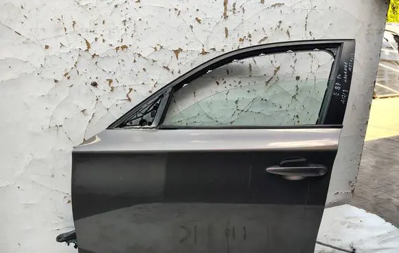 BMW 1 E81 E87 Front door 