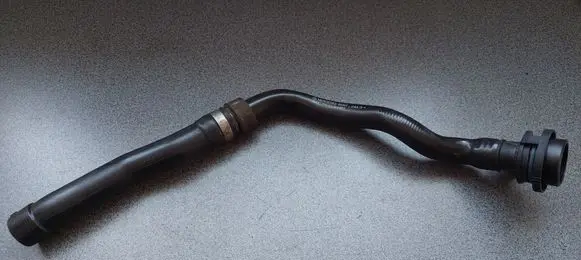 Mercedes-Benz Sprinter W906 Breather/breather pipe/hose 6510105811 A6510105811